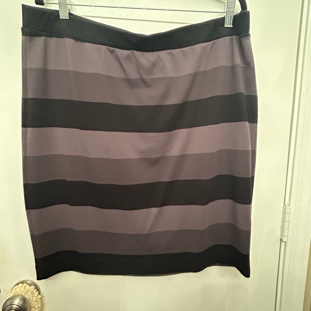Elle Skirt X Large Black Gray Striped Knee Length Pencil Pull On